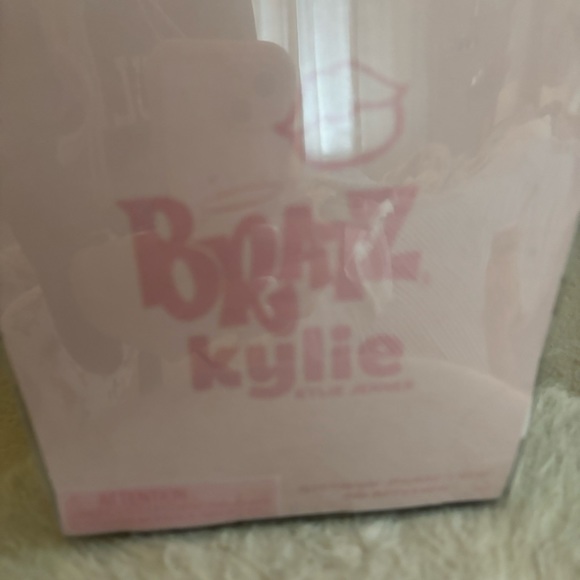 NIB MGA Bratz X Kylie Bratz Doll - Picture 3 of 6